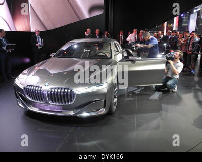 Peking, China. 20. April 2014. Das Concept Car "Vision Zukunft Luxus" von BMW ist der Beijing International Automotive Exhibition 2014 in Peking, China, 20. April 2014 abgebildet. Die Luxus-Auto, auch bezeichnet als "BMW-9-Reihe" sich an den chinesischen Markt richtet. Foto: ANDREAS LANDWEHR, Dpa/Alamy Live-Nachrichten Stockfoto