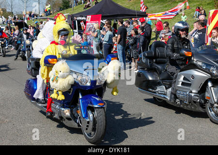 Glasgow, UK. 20 Apr, 2014. Seit 35 Jahren ein Charity Fun Run um das Stadtzentrum von Glasgow gehalten worden ist, mit Start und Ziel am Yorkhill Hospital für kranke Kinder. Viele Motorradfahrer, gekleidet in ausgefallenen Kostüm, und Sie reisen aus ganz Schottland, Unterstützung der Liebe und jedes Jahr Tausende von Pfund für das Krankenhaus. In diesem Jahr, vielleicht, weil der sonnige Ostern Wetter, es wird geschätzt, dass etwa 2000 Motorräder teilgenommen. Credit: Findlay/Alamy leben Nachrichten Stockfoto