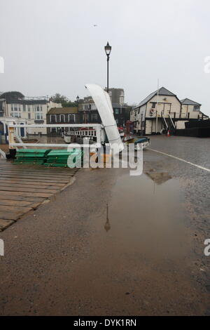 Broadstairs, Kent, UK. 20. April 2014. UK-Schlechtwetter betrifft Touristenzahlen Beach Resort von Broadstairs, Kent mit leeren direkt am Meer - Ostern Sonntag, 20. April 2014 Credit: Stone Bay Fotografie/Alamy Live News Stockfoto