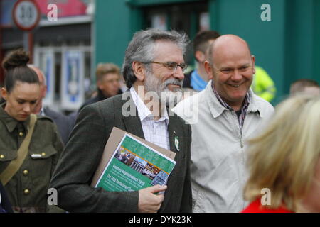 Dublin, Irland. 20. April 2014. Sinn Féin Präsident Gerry Adams ist in Gedenken März abgebildet. Sinn Féin Präsident Gerry Adams führte die Sinn Féin Gedenkfeier zum 98. Jahrestag der Osteraufstand von 1916. Die Partei Anhänger marschierten aus dem Garden of Remembrance, das General Post Office (GPO) für eine Rallye. Bildnachweis: Michael Debets/Alamy Live-Nachrichten Stockfoto