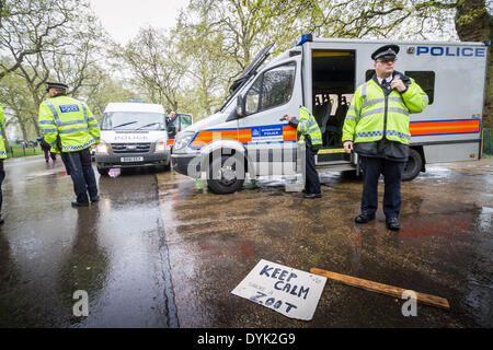 London, Großbritannien. 20 Apr, 2014. Die jährlichen 420 Pro Cannabis Rallye im Londoner Hyde Park Credit: Guy Corbishley/Alamy leben Nachrichten Stockfoto