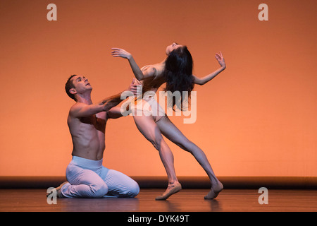 Nach dem Regen von Christopher Wheeldon mit Tänzer Yuan Yuan Tan & Damian Smith. Stockfoto