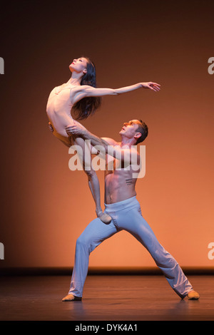 Nach dem Regen von Christopher Wheeldon mit Tänzer Yuan Yuan Tan & Damian Smith. Stockfoto