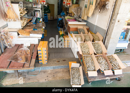 Store mit getrockneten Meeresfrüchten in Yeosu/Südkorea Stockfoto