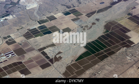 Aerial bewässern Hof-Feld in der Wüste in der Nähe von Phoenix Arizona Stockfoto