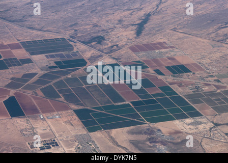 Aerial bewässern Hof-Feld in der Wüste in der Nähe von Phoenix Arizona Stockfoto