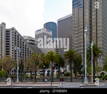 Das Hyatt Regency Hotel ist unter anderen Gebäuden in der Innenstadt von San Francisco gesehen, wie gesehen von Embarcadero. Stockfoto