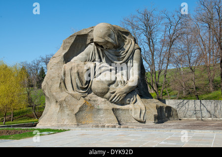 Das Denkmal der trauernden Mutter in Mamajew Kurgan Gedenkanlage in Wolgograd (ehemals Stalingrad), Russland. Stockfoto