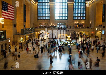 Menschen / Reisende in Grand Central Station, New York City Stockfoto