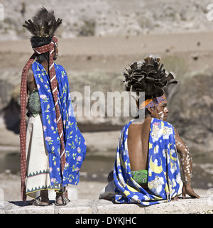 Tehuerichi - Mexiko. Teilnehmer an einer Zeremonie gehalten, um Ostern in Tehuerichi, einem Dorf in der Sierra Tarahumara zu feiern. Stockfoto