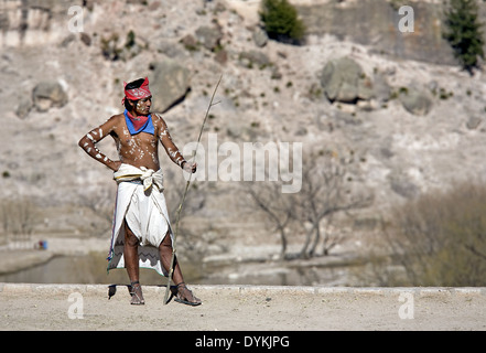 Tehuerichi - Mexiko. Teilnehmer an einer Zeremonie gehalten, um Ostern in Tehuerichi, einem Dorf in der Sierra Tarahumara zu feiern. Stockfoto