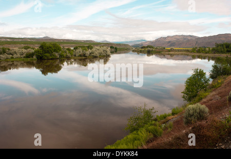 Schöne outdoor-Szene von der Küstenlinie von Pend Oreille River Stockfoto