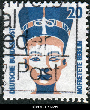 Briefmarke gedruckt in Deutschland, zeigt Königin Nefertiti Ägyptens, Büste, Ägyptisches Museum, Berlin Stockfoto
