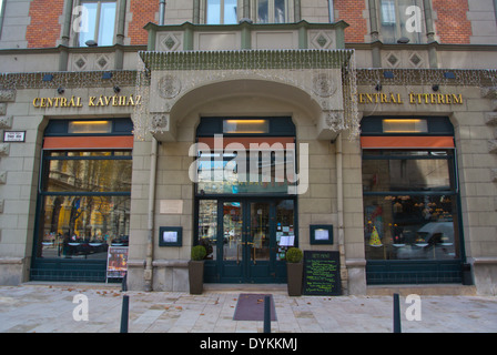 Zentrale Kavehaz Kaffeehaus außen, Belvaros, Budapest, Ungarn, Europa Stockfoto