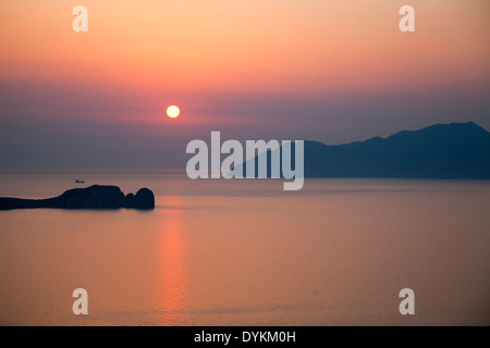 Blick vom Dorf Plaka, Insel Milos, Kykladen, Griechenland, Europa Stockfoto
