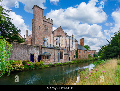 Der Bischofspalast aus Gärten, Wells, Somerset, England, Großbritannien Stockfoto