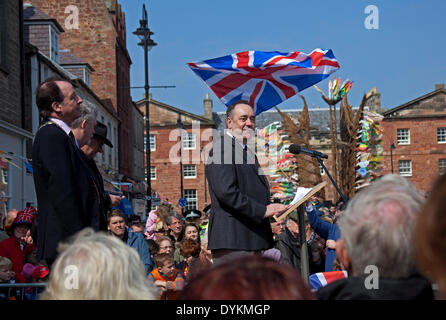 Dunbar, Großbritannien. 21. April 2014. Alex Salmond eröffnete Abschnitt Ost des John Muir übrigens ein 134 Meilen weg von East Lothian, Helensburgh erstreckt sich im Westen von Schottland. Benannt zu Ehren der Scots geborene Umweltschützer, die über den Atlantik verehrt wird. Der neuen Weg über die Breite des Zentral-Schottland dürfte nach dem ersten Minister £ 40 Millionen für die Gemeinden entlang des Weges zu generieren. Der Pfad wird durch Wanderer, Radfahrer und Reiter entlang der felsigen Küste von East Lothian genossen werden Stockfoto