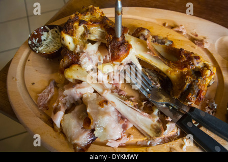 Fertige Eisbein, Schweinefleisch Knie, Schweinshaxe, Koleno, Prag, Tschechische Republik, Europa Stockfoto