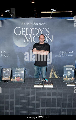 Autor John Mulhall besucht der WonderCon 2014 im Anaheim Convention Center in Los Angeles. Am 20. April 2014. /Picture Allianz Stockfoto