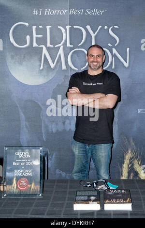 Autor John Mulhall besucht der WonderCon 2014 im Anaheim Convention Center in Los Angeles. Am 20. April 2014. /Picture Allianz Stockfoto