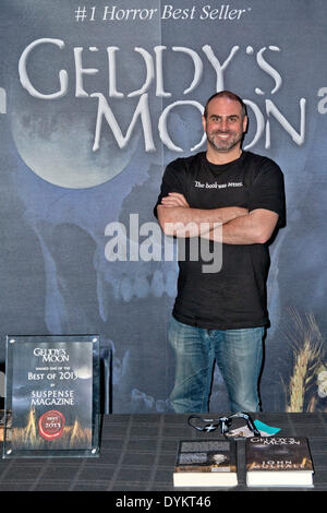 Autor John Mulhall besucht der WonderCon 2014 im Anaheim Convention Center in Los Angeles. Am 20. April 2014. /Picture Allianz Stockfoto