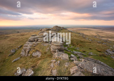 Sonnenuntergang von Mühle Tor Dartmoor Nationalpark West Devon Uk Stockfoto