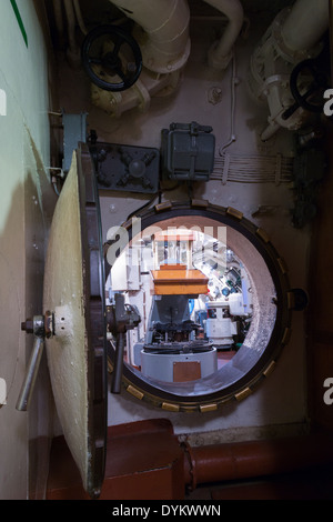 Wasserdichte Schotttür auf nukleare u-Boot HMS Talent Stockfoto, Bild ...
