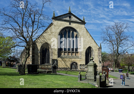 Greyfriars Kirk und Kirkyard in Edinburghs Altstadt. Stockfoto