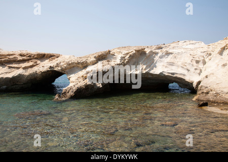 Felsen in Agios Kostantinos Gebiet, Insel Milos, Kykladen, Griechenland, Europa Stockfoto