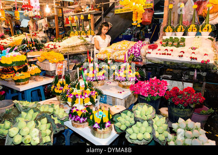 Speichern Sie mit Laternen für das Loy Krathong Festival der Lichter, Chiang Mai, Nord-Thailand, Thailand Stockfoto