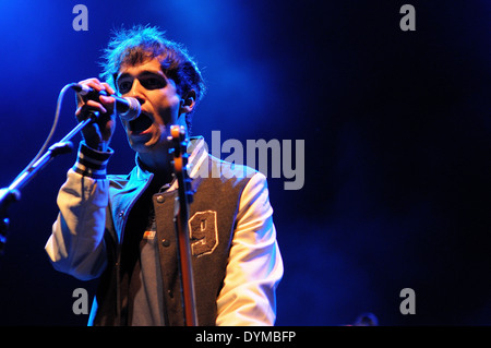 BARCELONA - JUN 9: Schnitt führt Ihr Haar (spanische Band) auf Sant Jordi Club am 9. Juni 2012 in Barcelona, Spanien. Stockfoto