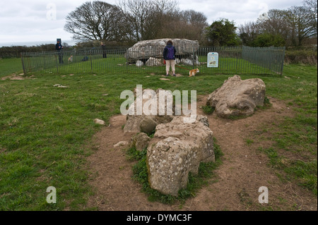 Neolithische Grabkammer am Lligwy in der Nähe von Moelfre auf Anglesey North Wales UK Stockfoto