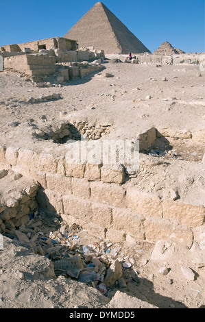 Umweltverschmutzung in einem Grab in der großen Pyramide, Cairo. Stockfoto