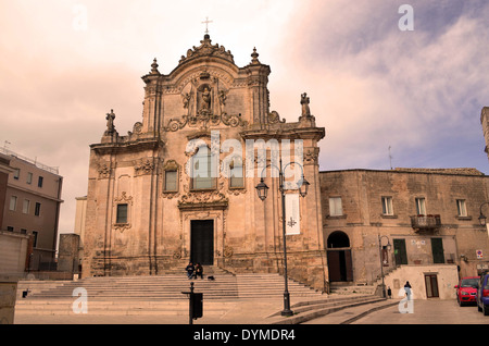 Matera, die Trogladytic Stadt des Südens von Italien hat über 80 Kirchen, Pic. zeigt die Kirche von San Francesco von Assisi. Stockfoto