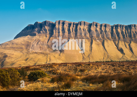 Teil der Nordwand des Benbulben, County Sligo, Irland, einer der kultigsten Naturgegebenheiten Irlands Stockfoto