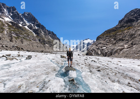 Trekking auf dem Gletscher Mer de Glace, Chamonix, Frankreich Stockfoto