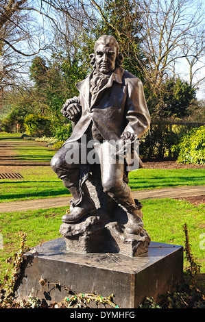 Statue von Erasmus Darwin im Beacon Park, Lichfield, Staffordshire, England, UK, Westeuropa. Stockfoto
