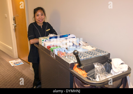 Sydney Australien, Carlson Radisson Blu Plaza Hotel Sydney, Hotel, asiatische Frau weibliche Frauen, Zimmermädchen, Housekeeping Reinigung, Arbeit, Angestellte wo Stockfoto