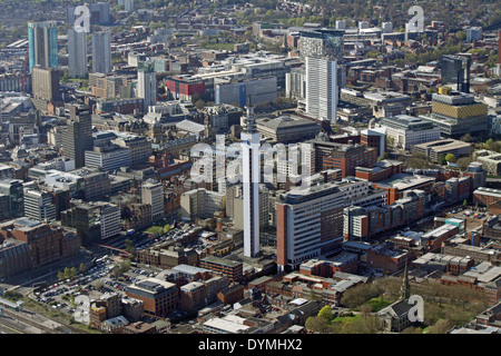 Luftaufnahme des BT Tower & Brindley House mit Blick nach Süden über Birmingham City Centre (St. Pauls Kirche ist rechts unten im Bild sichtbar) Stockfoto