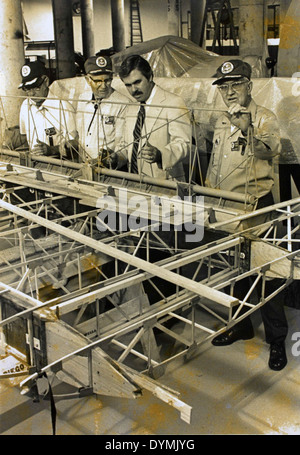 Die Theodore Gildred Collection enthält ein Foto von einem Kulanzflug nach Ecuador. Diese Mission war Teil der Bemühungen Gildred, die internationalen Beziehungen durch die Luftfahrt Mitte des 20. Jahrhunderts zu fördern. Stockfoto