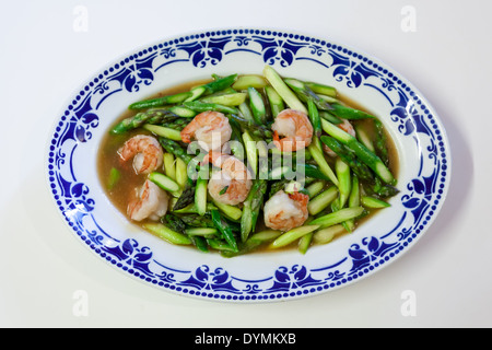Thais Essen mit Scampi und grünem Spargel und Austern-sauce Stockfoto