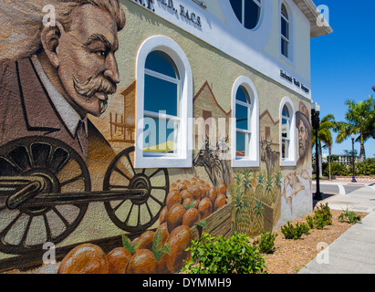 Wandmalereien auf Außenwände von Gebäuden in Punta Gorda in Charlotte County in Florida Stockfoto