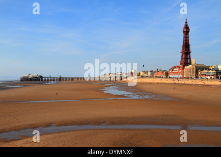 Blackpool Tower, North Pier Strand, Promenade und Meer Regeneration, Blackpool, Lancashire, England, UK. Stockfoto