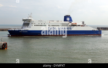 Die Delft Seaways Autofähre, Einfahrt in den Hafen von Dover, Kent Stockfoto