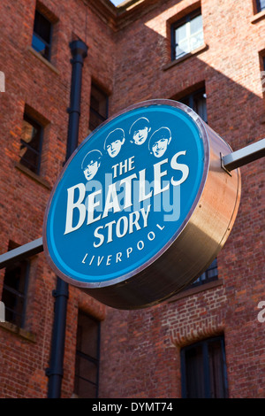 LIVERPOOL, UK - 18. April 2014: Ein Zeichen für "The Beatles Story" Ausstellung in Liverpool. Stockfoto