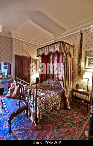 Dunster Castle ist eine ehemalige Motte und Bailey Burg, jetzt ein Landhaus, in dem Dorf Dunster, Somerset, England Stockfoto