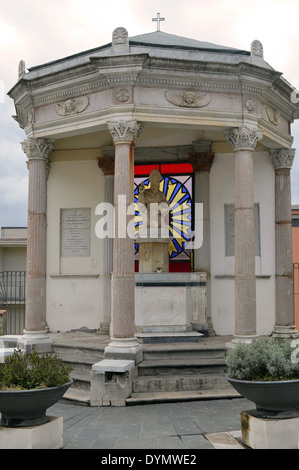 Die Statue ist für den Segen und die Heiligung des Papstes im Jahre 1860, der im Jahre 1809 gestorben.  In Potenza. Stockfoto