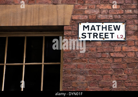 Mathew Street in Liverpool ist bekannt als die Heimat des Cavern Club, die Venure berühmt geworden durch die Beatles. Stockfoto