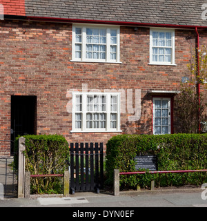 LIVERPOOL, UK - 16. April 2014: Die Kindheit Zuhause von Sir Paul McCartney (20 Forthlin Road) in Liverpool am 16. April 2014. Stockfoto