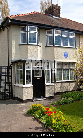 LIVERPOOL, UK - 16. April 2014: Die Kindheit Zuhause von John Lennon (251 Menlove Avenue) in Liverpool am 16. April 2014. Stockfoto